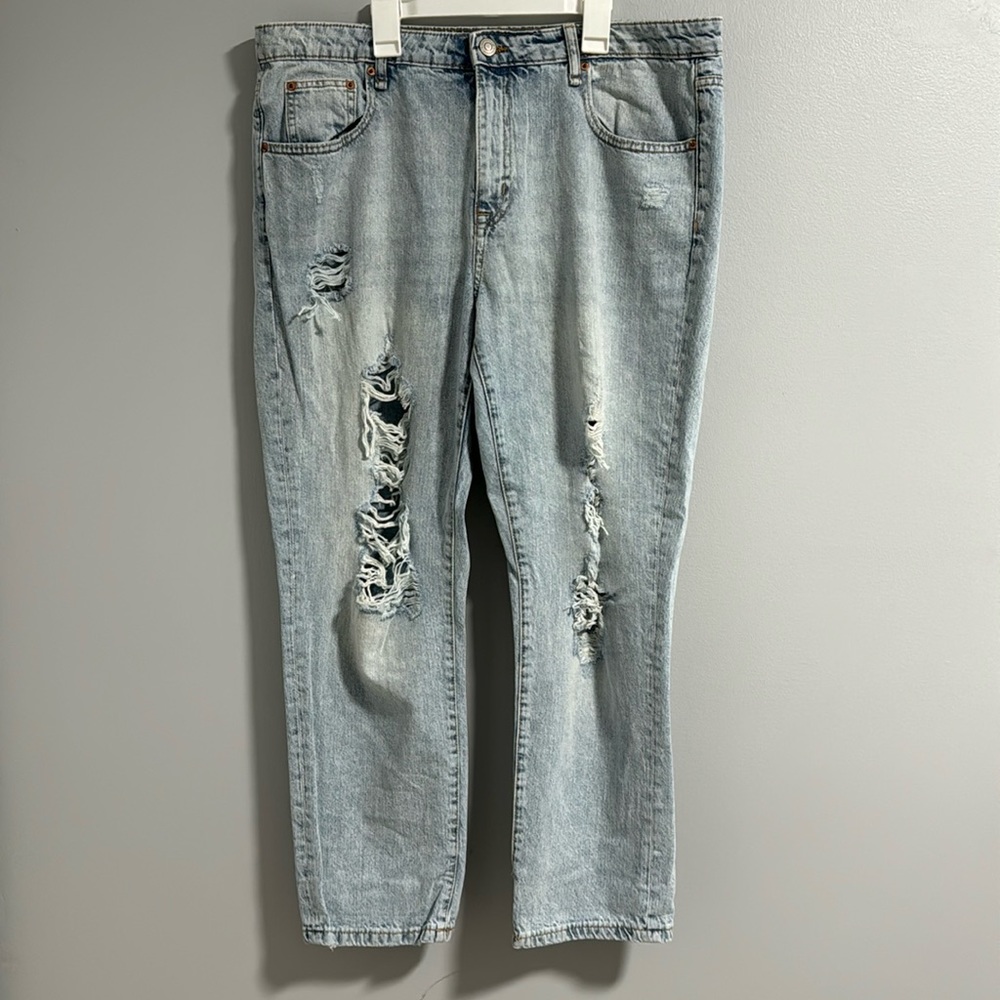 Light wash Aeropostale boyfriend jeans
